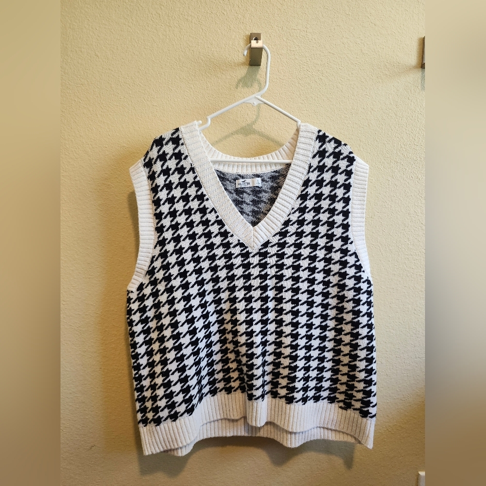 Hollister Houndstooth Patterned Sweater Vest